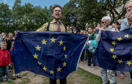 Người dân ủng hộ việc Anh ở lại EU biểu tình tại London.
